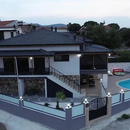 Vila Detached With Private Pool And Sea View Gonen